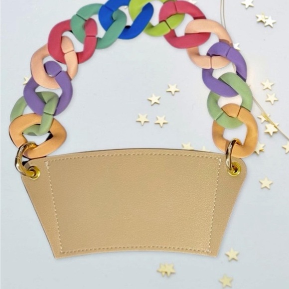Coffee Purse/ Holder in Beige with Multicolored Chain Link Strap ๐ง๐๐๐๐ - Picture 2 of 4